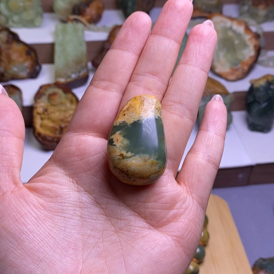 未镶嵌岫岩河磨玉（透闪石质玉）挂件孜**卷