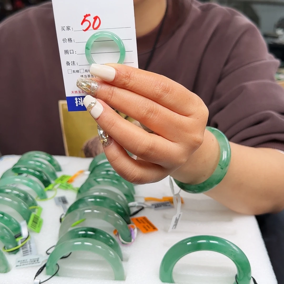 石英质玉（非洲翠）未镶嵌戒指