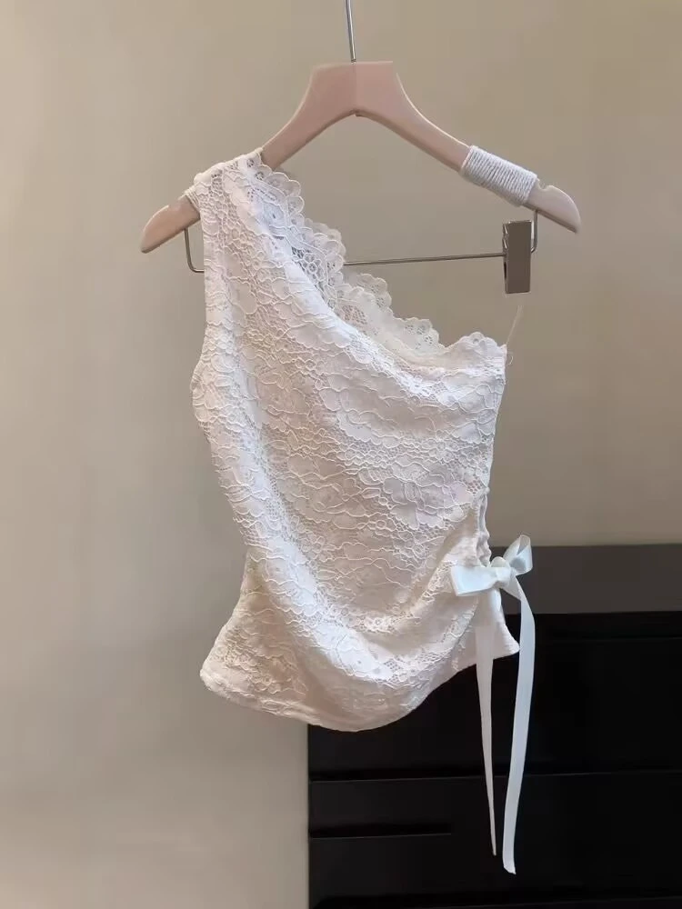 纯欲设计感斜肩蝴蝶结蕾丝背心女夏季新款外穿辣妹修身无袖短上衣