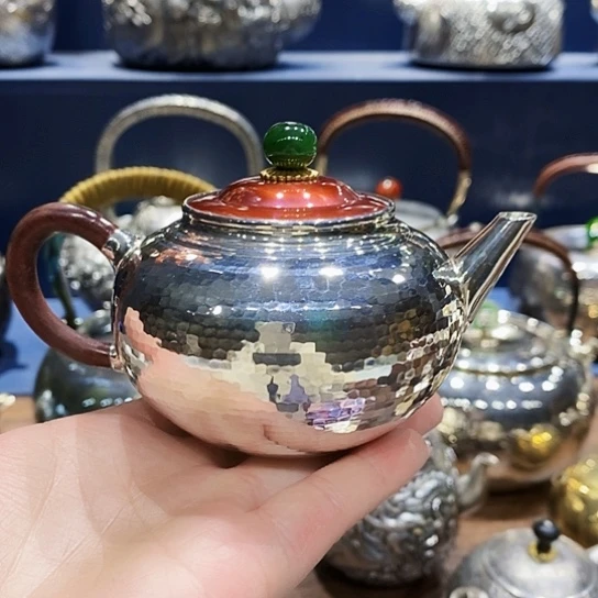 足银999的泡茶壶小锤纹敲打出来的特别漂亮