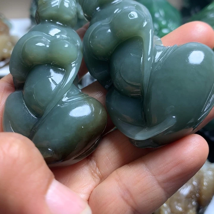 用***4和田玉未镶嵌颈饰