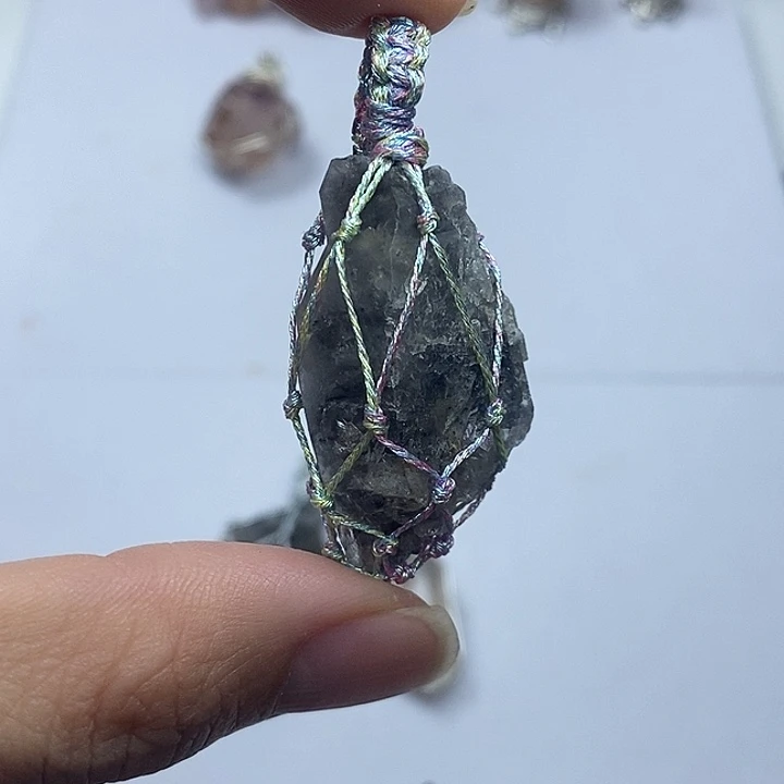 未镶嵌颈饰水晶天然闪灵钻