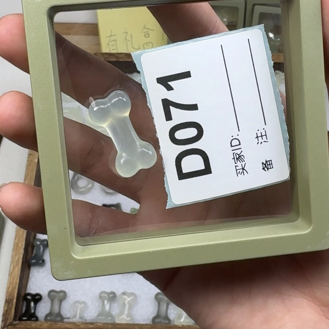 蛇纹石玉吊坠未镶嵌穗*。