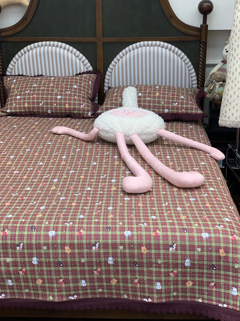 【L·W梨窝】圣诞新款~ 安哥拉红格子 纯棉小碎花边床盖三件套