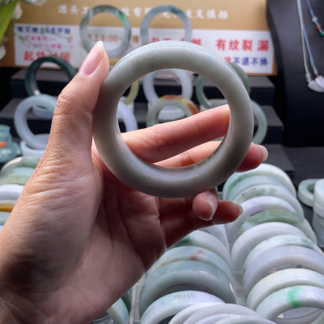【闪购商品】未镶嵌手镯定制翡翠汪**?