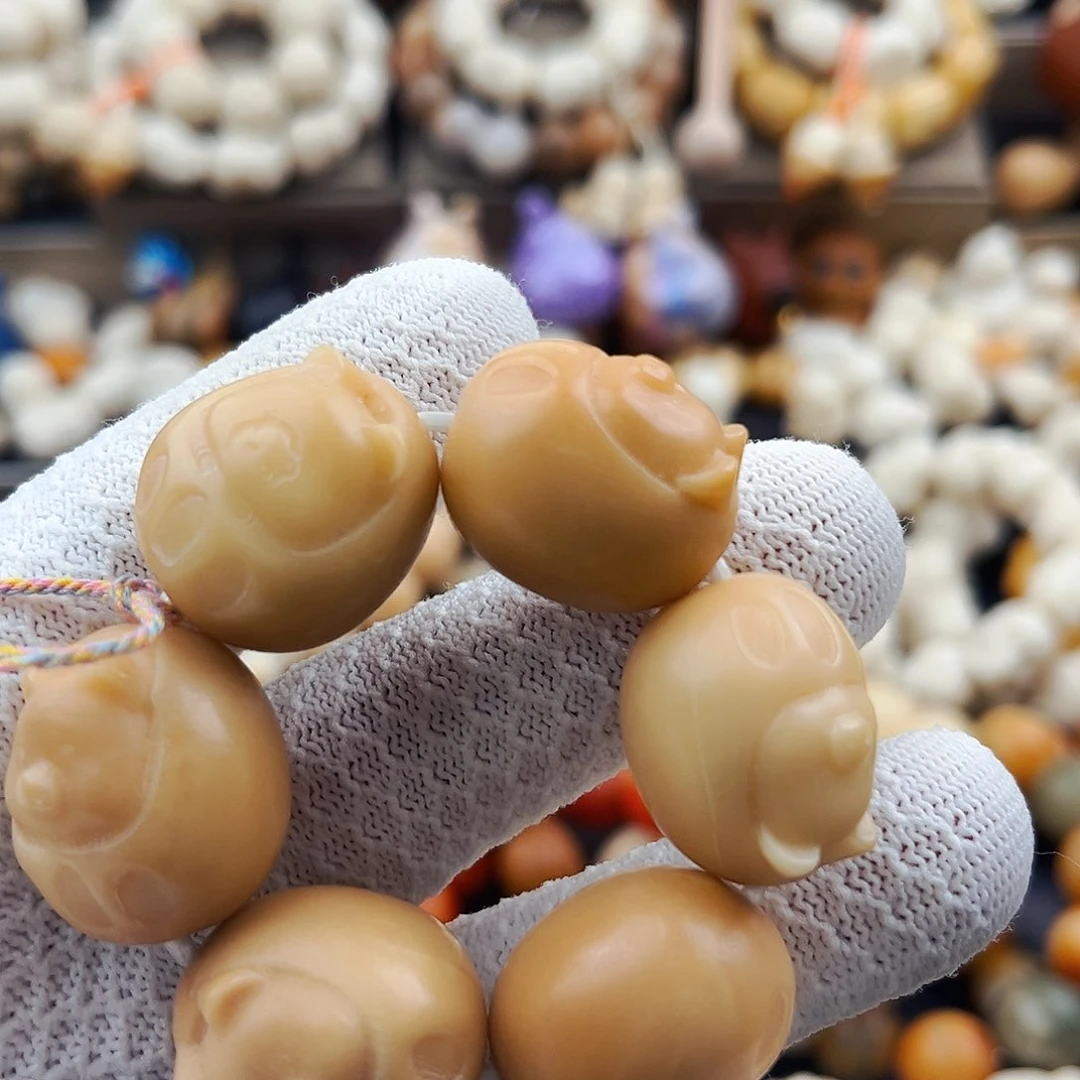 菩提根/象牙果手串象牙果风化色瑕疵达摩猪这个尺寸是卡23