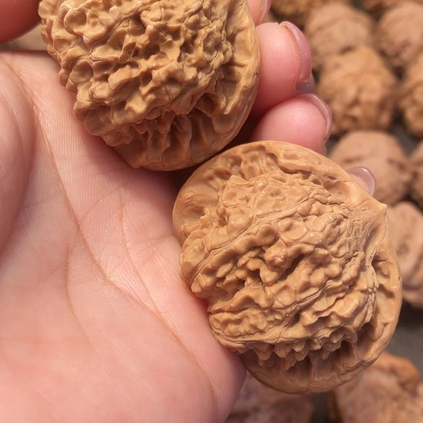 【闪购商品】藤艺把件文玩核桃麒麟纹官帽核桃一对