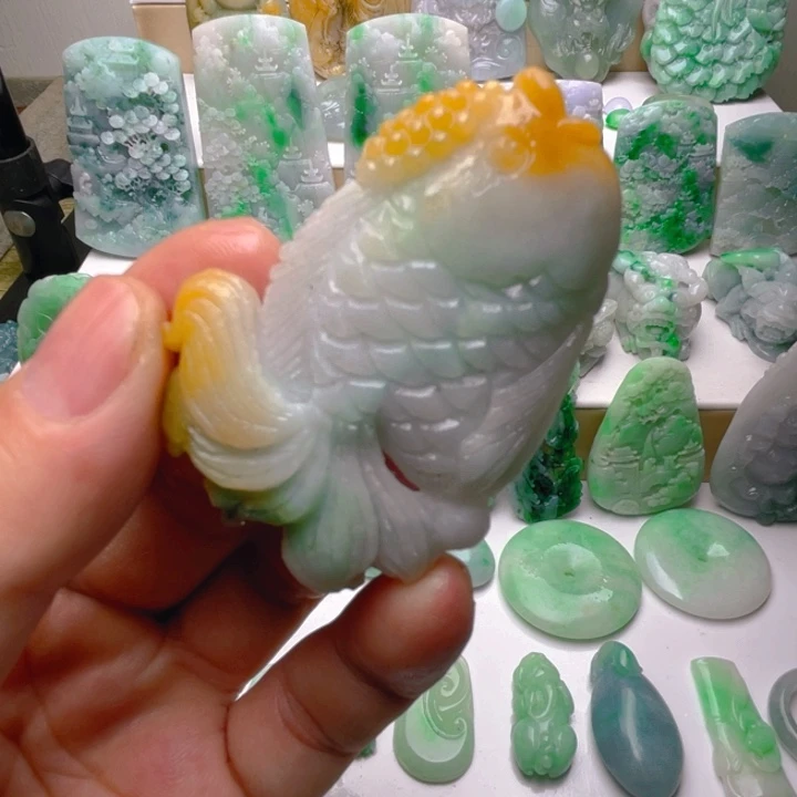 定制翡翠未镶嵌金鱼
