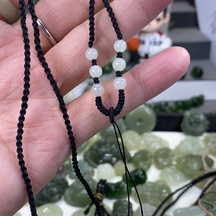 和田玉颈饰未镶嵌