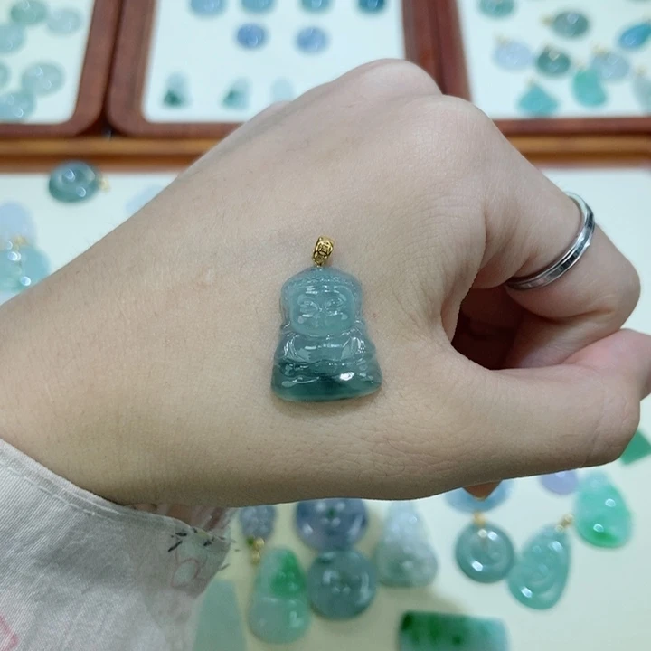 颈饰18K金镶嵌翡翠宝宝佛