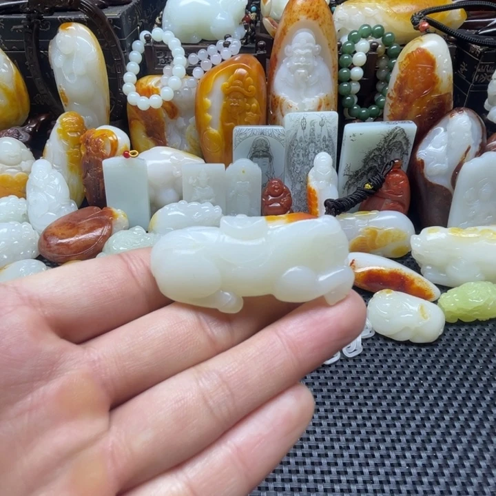 颈饰未镶嵌和田玉