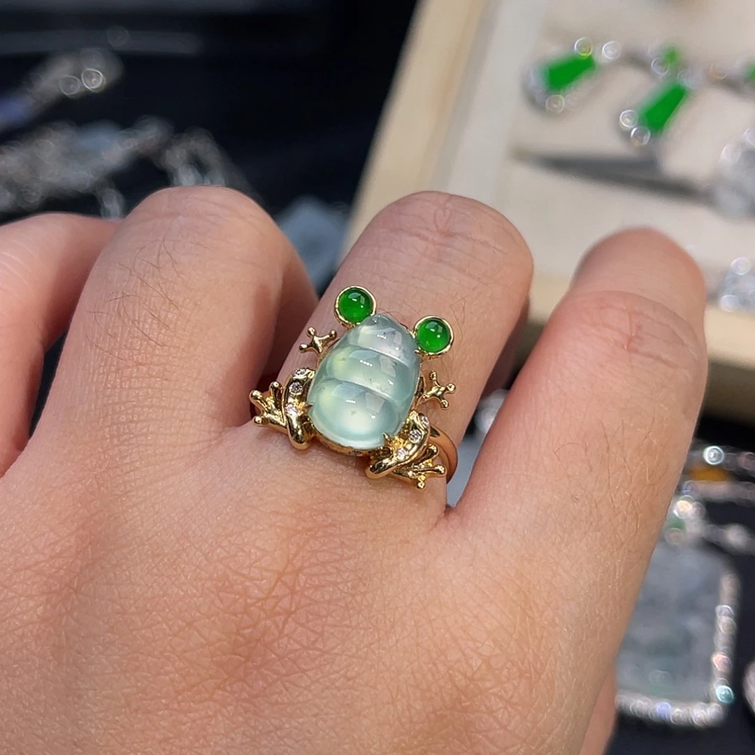 翡翠18K金镶嵌戒指青蛙