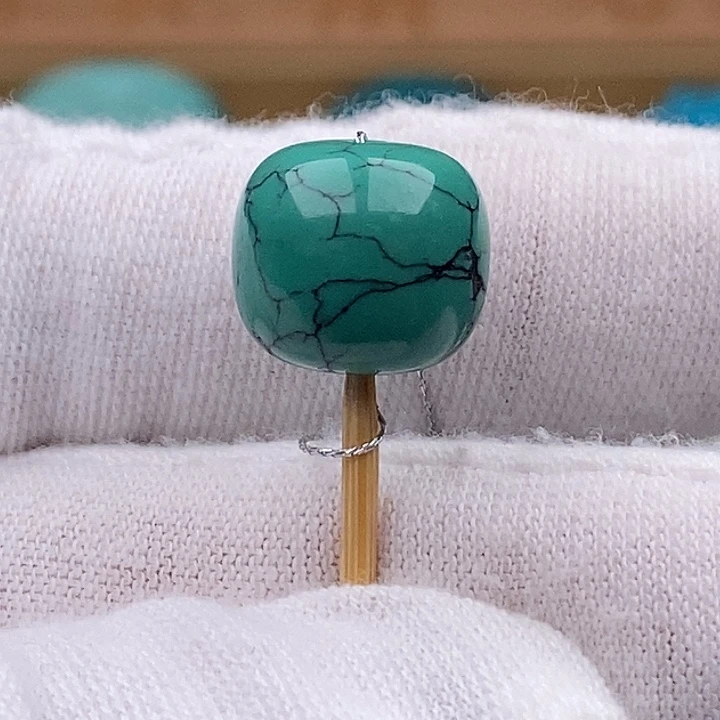 绿松石未镶嵌珠宝奇石12