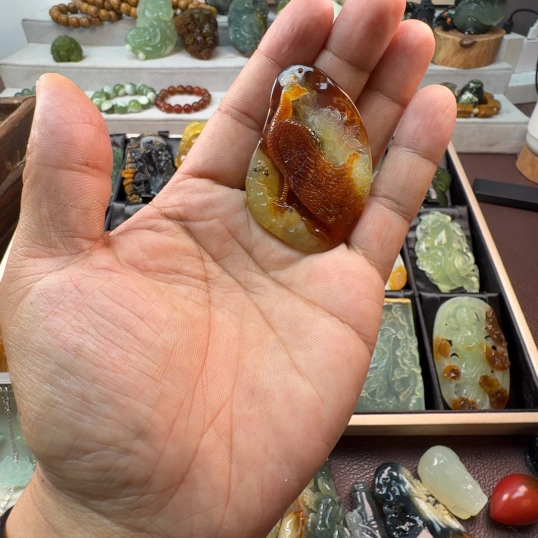 蛇纹石玉未镶嵌颈饰