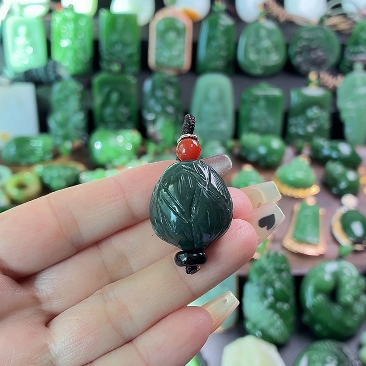 独***狼和田玉未镶嵌挂件