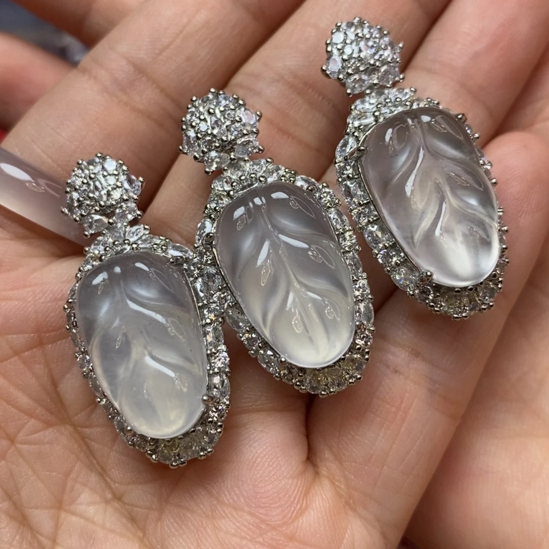 石英质玉合金吊坠