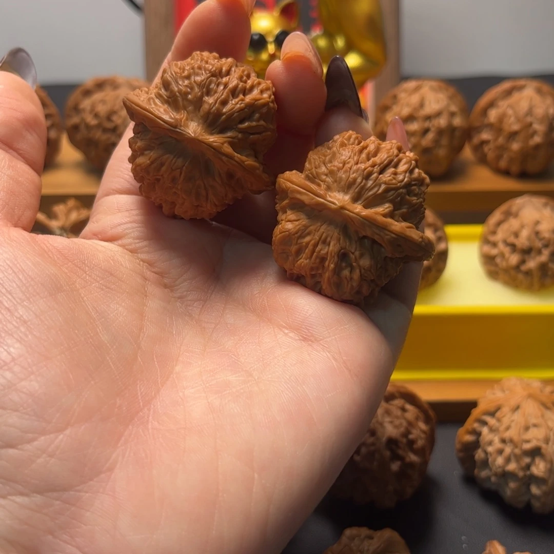 文玩核桃吊坠血麒麟39