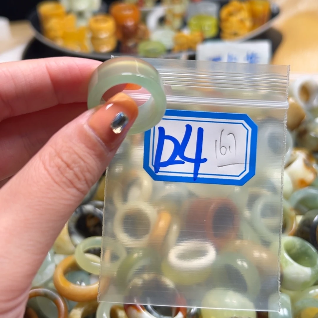 小***爹蛇纹石玉未镶嵌戒指