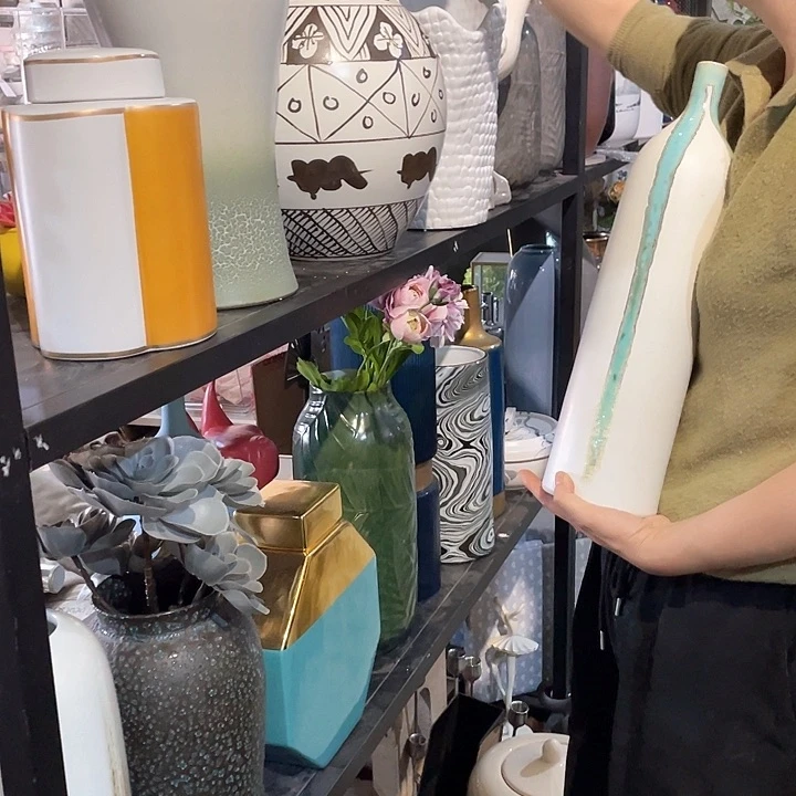 陶瓷花瓶，仿真绿植。