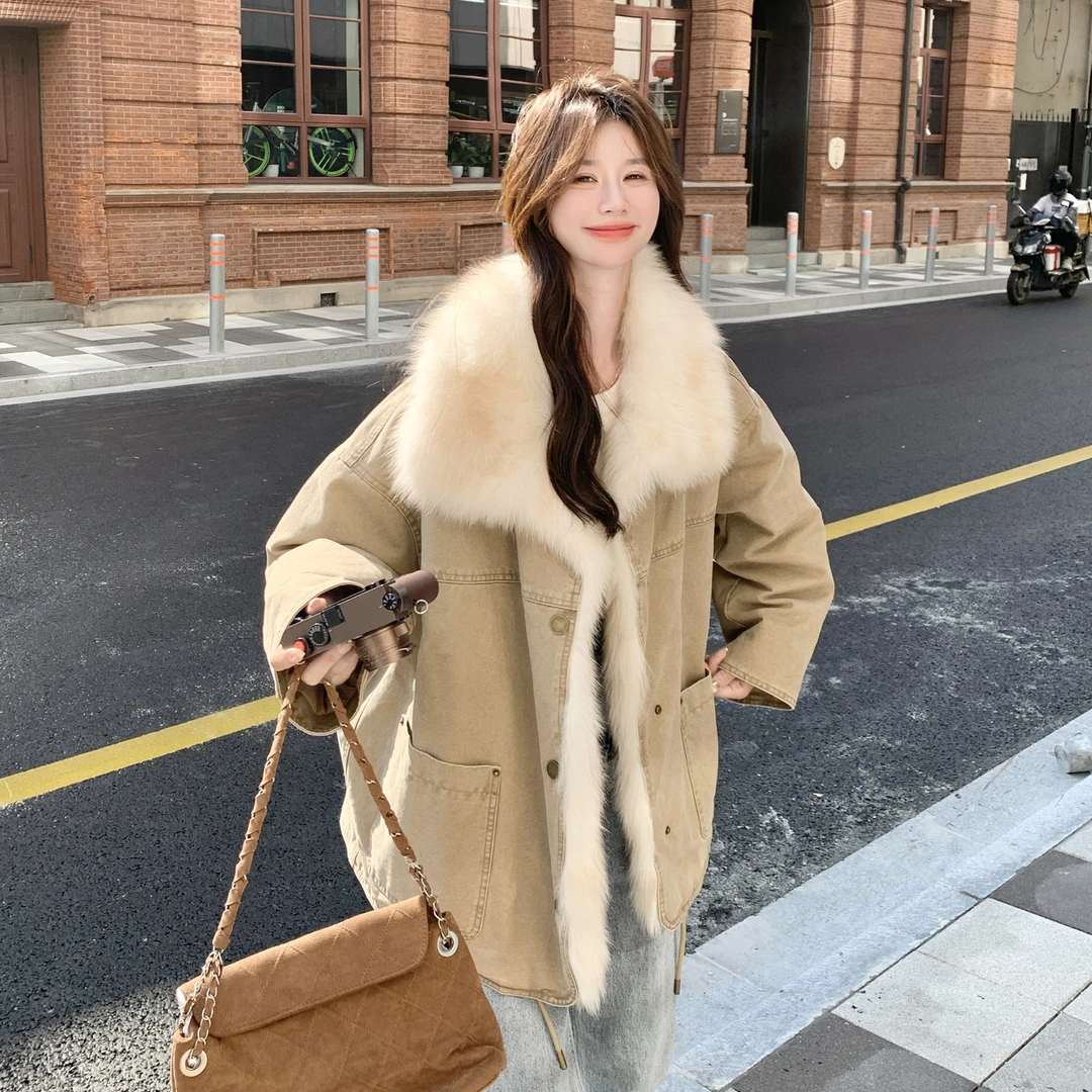 卡其色毛绒拼接大翻领工装羽绒服女2025年冬季新款90白鸭绒派克服