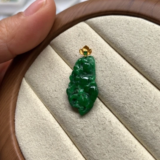 翡翠颈饰未镶嵌翡翠