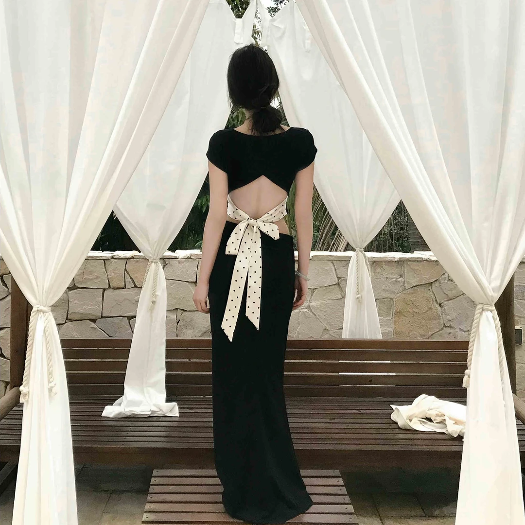 2025夏季纯欲风辣妹设计感露背波点系带露脐短袖上衣