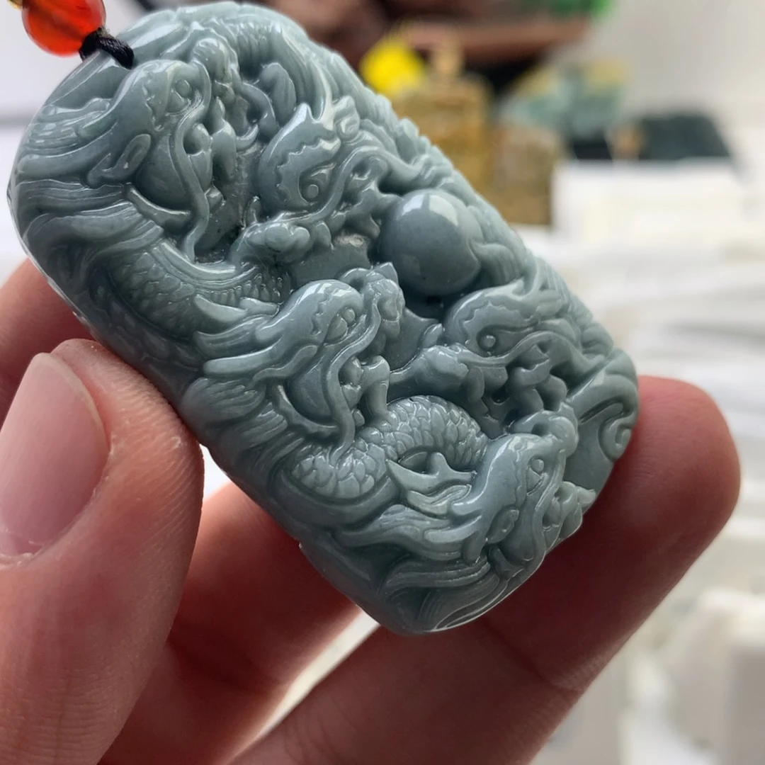 颈饰未镶嵌翡翠龙牌