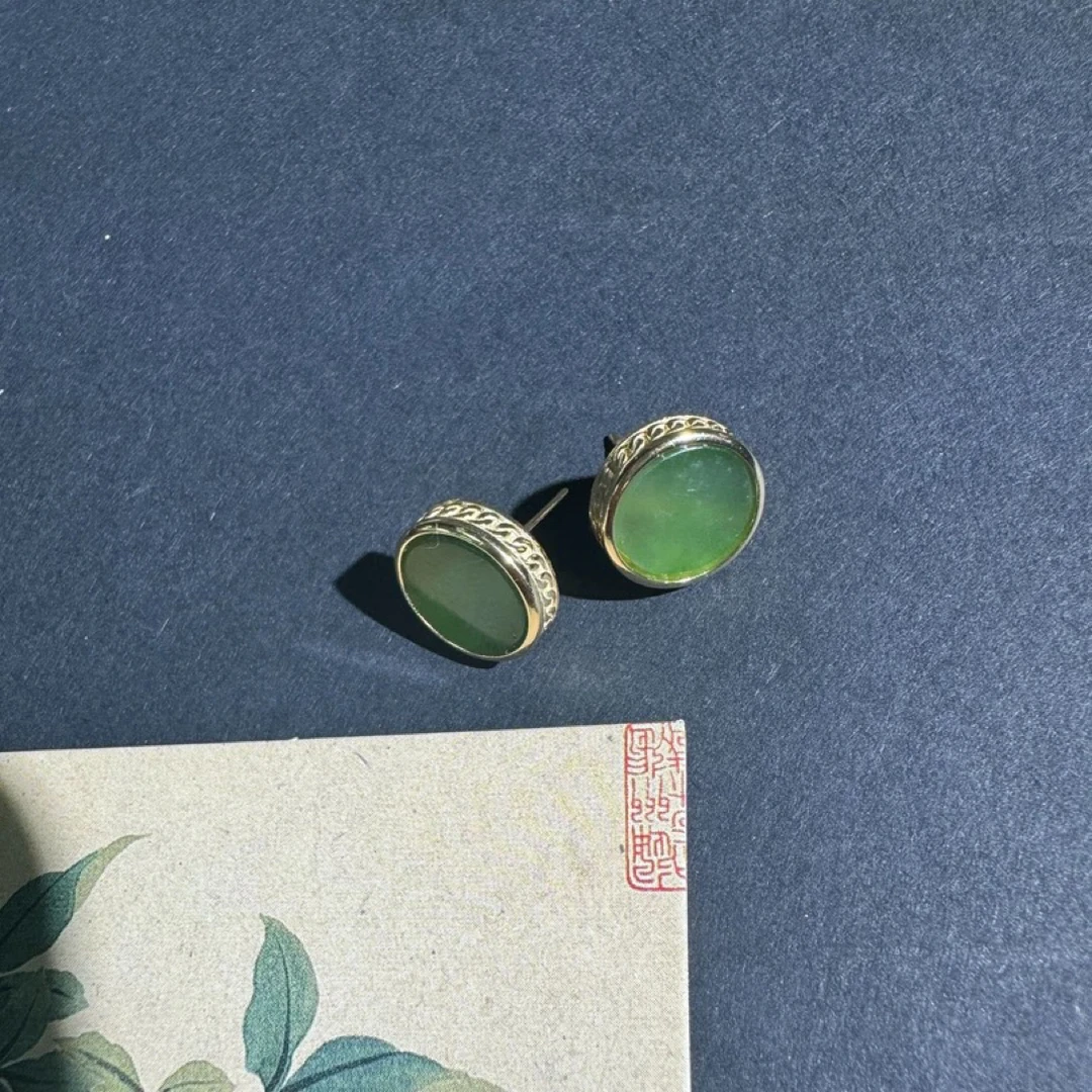 天然和田玉碧玉意境晕染银镶圆托耳钉 松柏家珠宝多样性发货一对