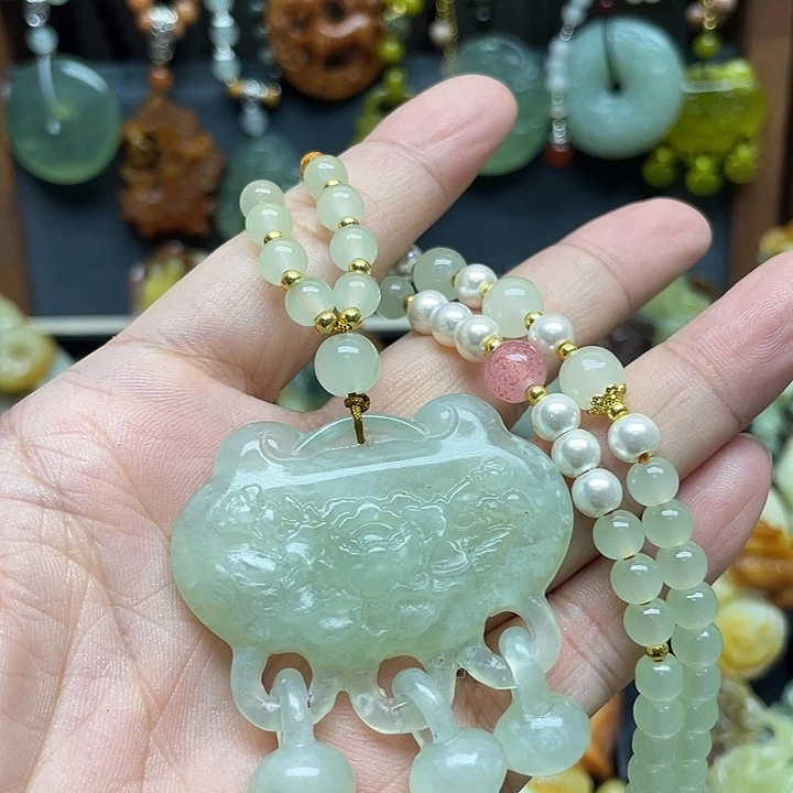 蛇纹石玉未镶嵌颈饰