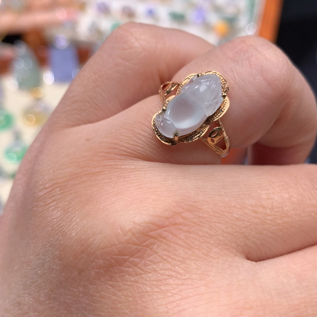 18K金镶嵌戒指翡翠金蟾戒指