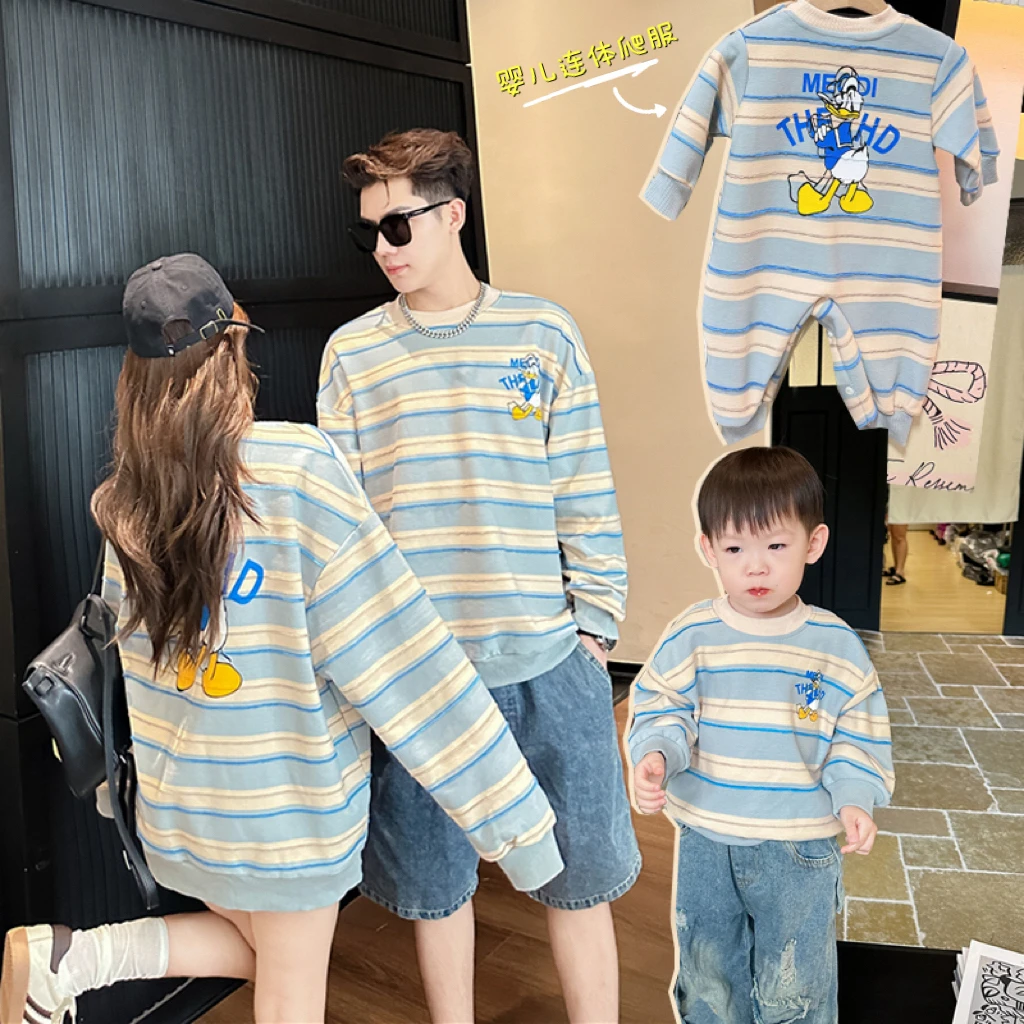 亲子装2025新款加绒一家三口卡通卫衣秋冬装长袖婴儿爬服8133
