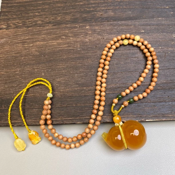 25.61克49.3×32.5mm俄蜜糖红溶洞妖花蜜蜡葫芦无事牌公主扣毛衣链