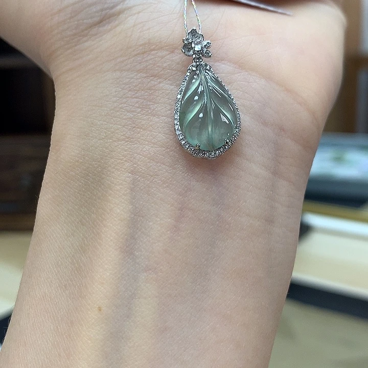 翡翠未镶嵌颈饰吊坠