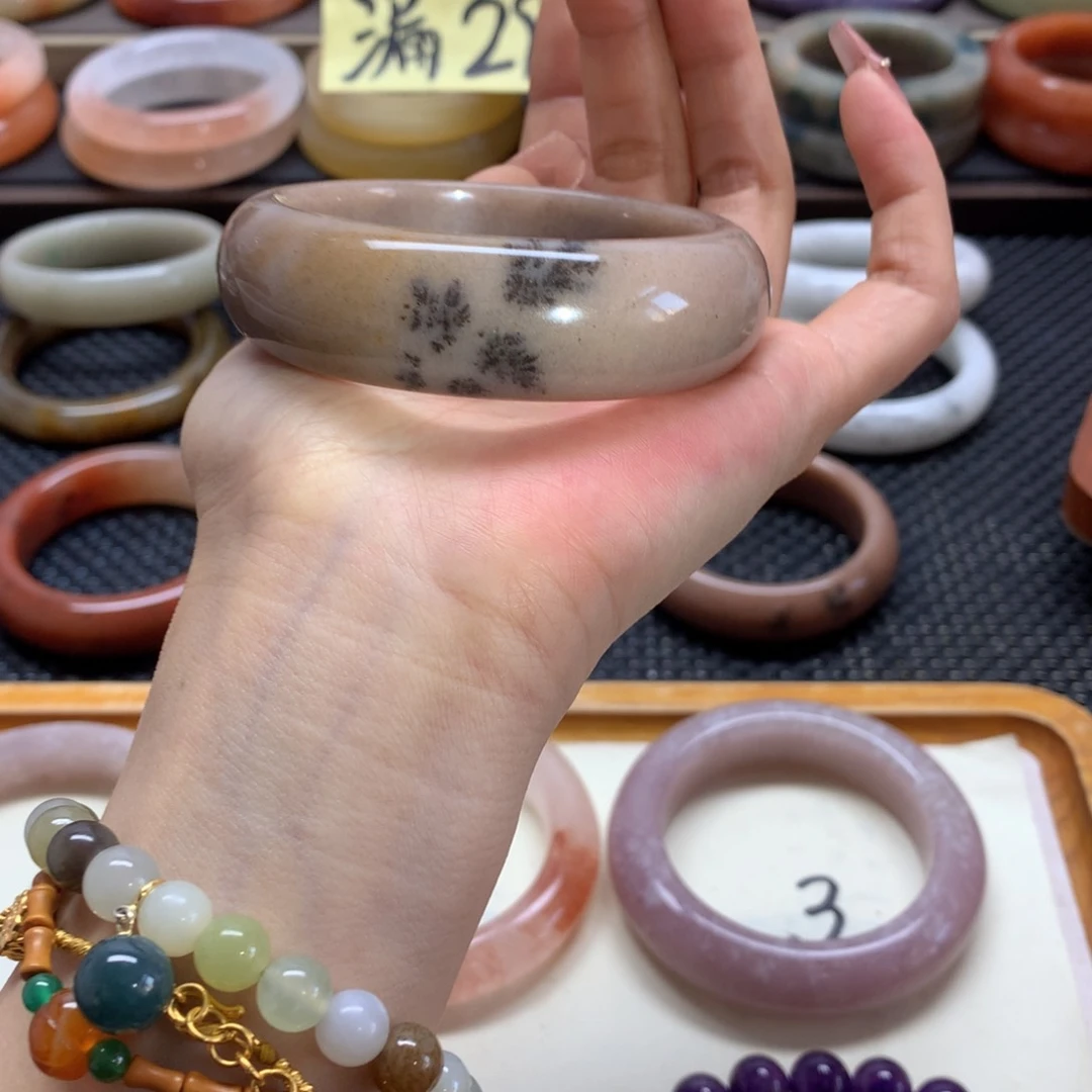 石英质玉手镯未镶嵌