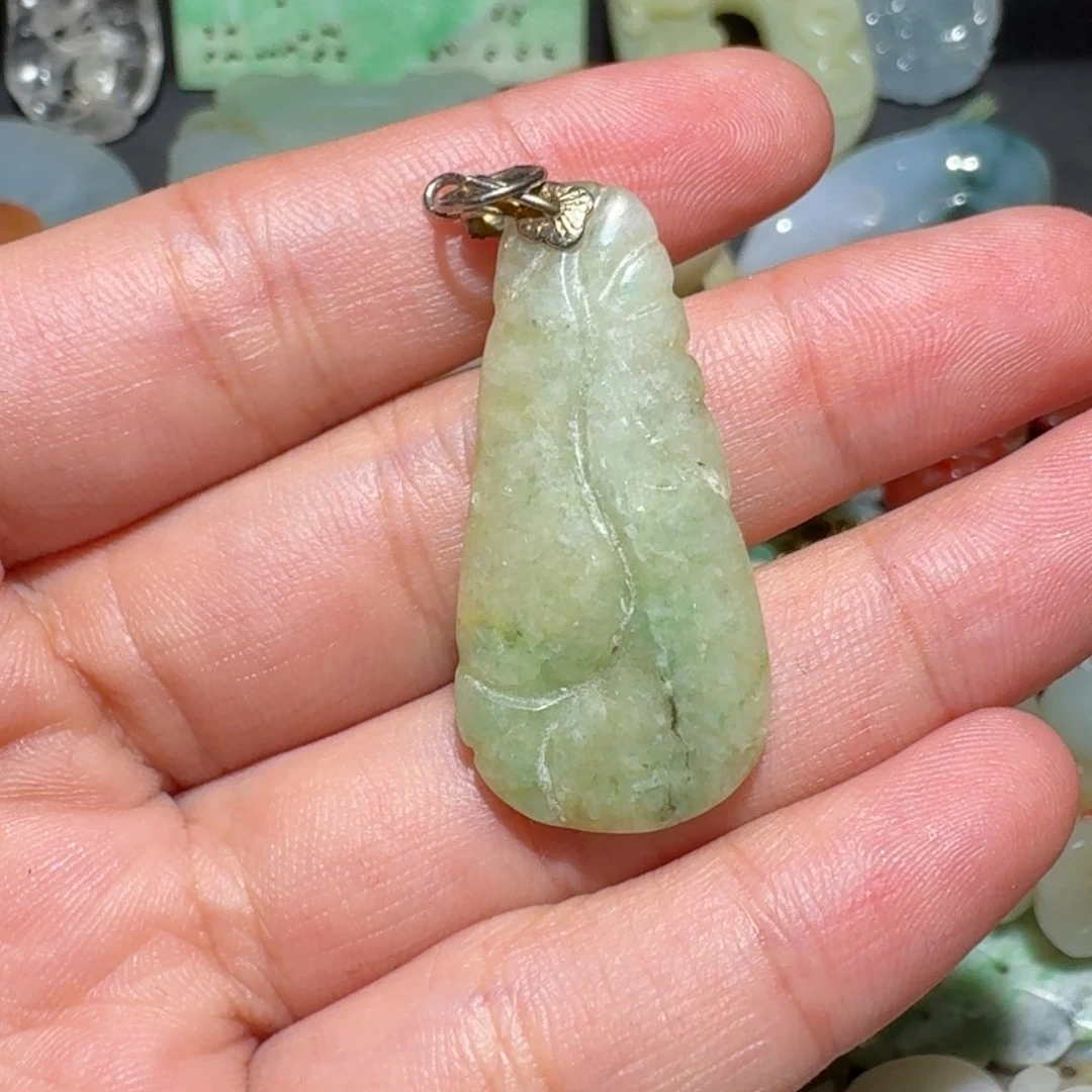 翡翠未镶嵌颈饰大**人