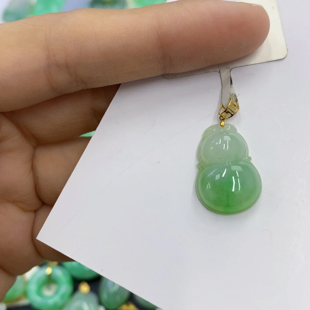 翡翠18K金镶嵌颈饰翡翠