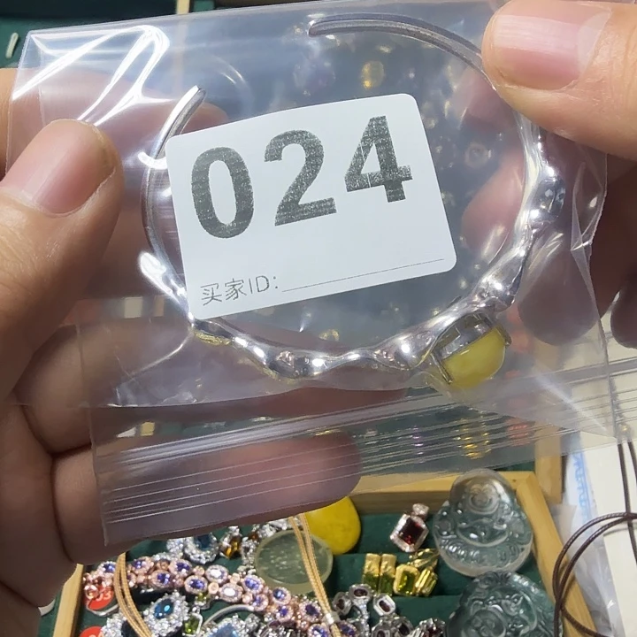 小***界蜜蜡银S925镶嵌手镯