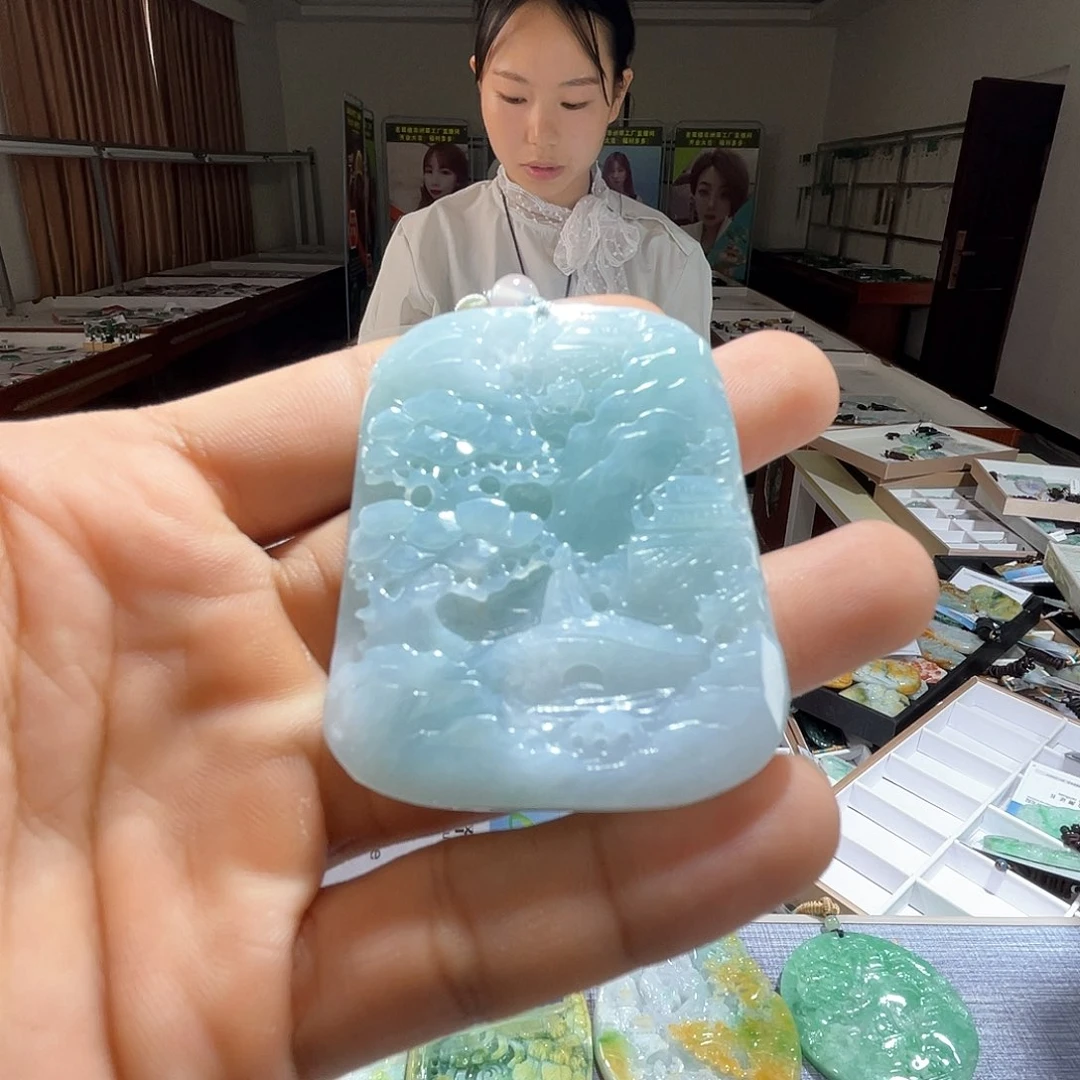 翡翠未镶嵌颈饰一