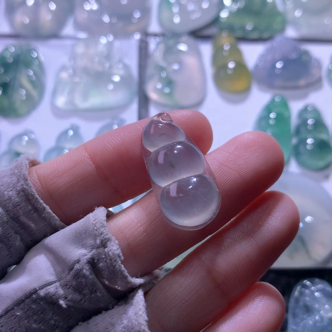 翡翠未镶嵌颈饰豆