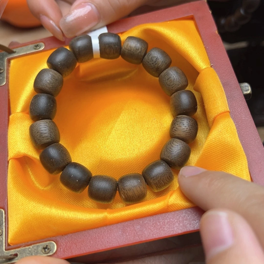 大叶紫檀（黑酸枝木类）