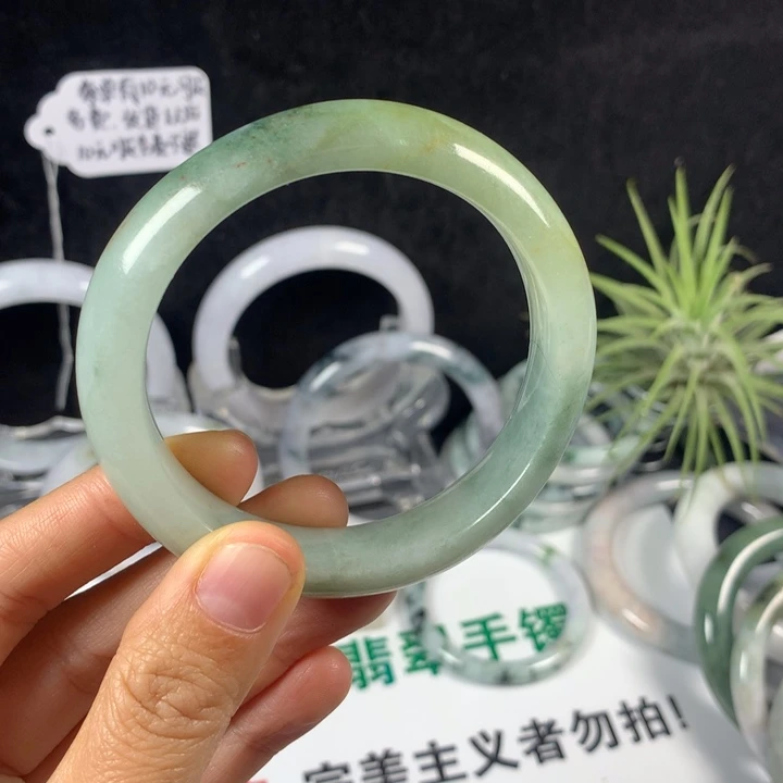 翡翠未镶嵌手镯24号。 55圈