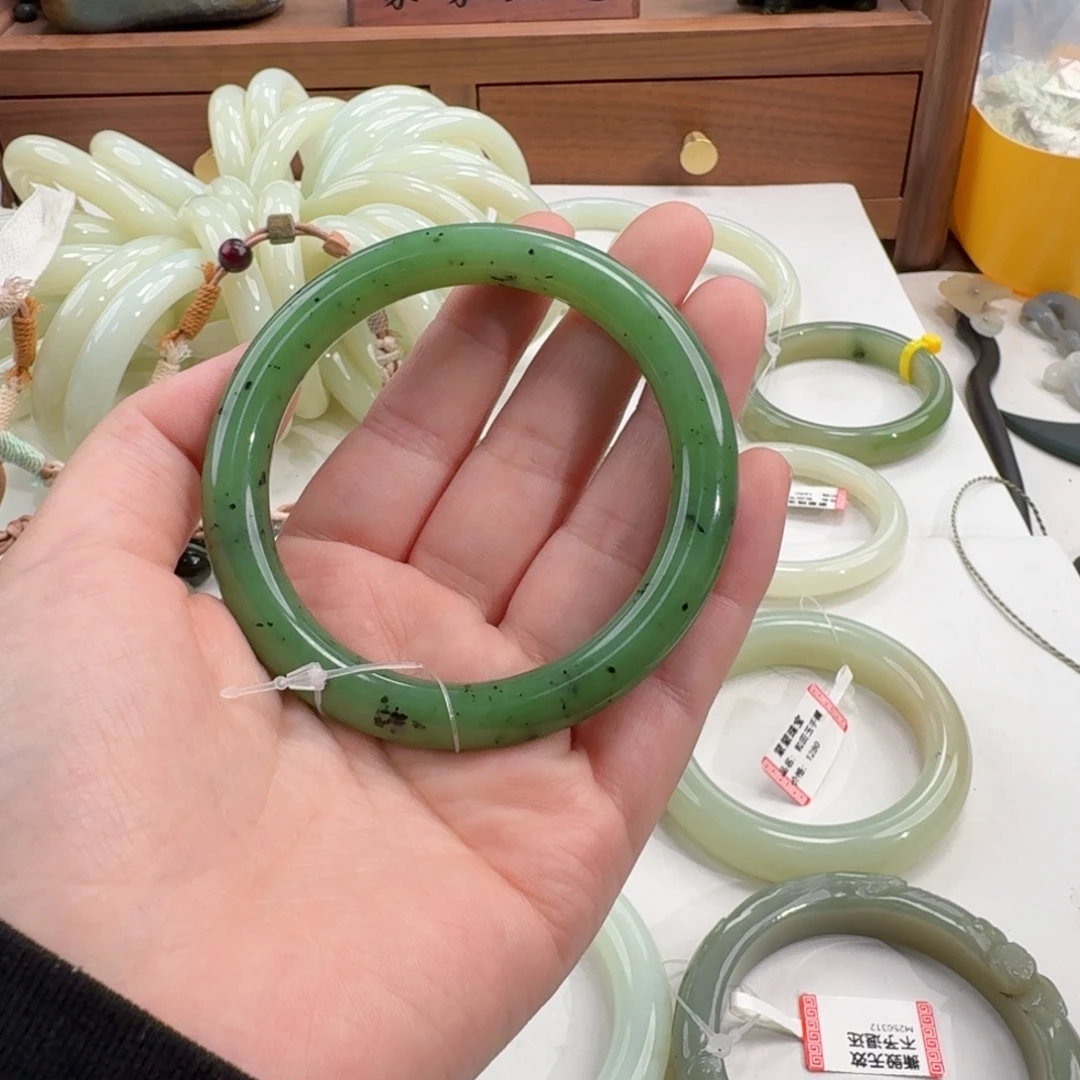 和田玉未镶嵌颈饰59