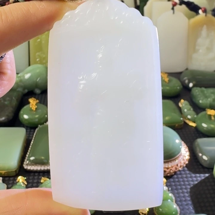 颈饰未镶嵌和田玉羊脂白玉关公牌白玉吉大师作品