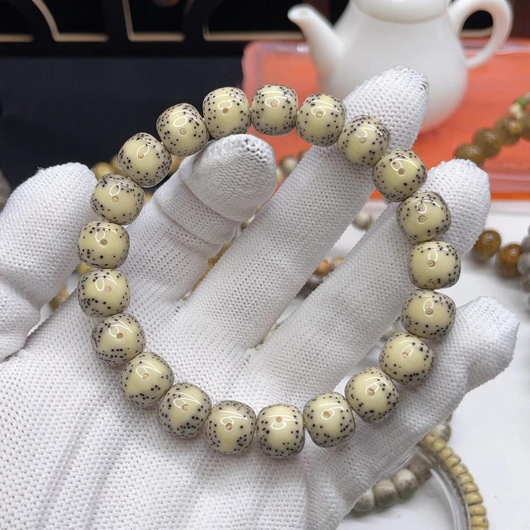 吊坠星月菩提31。11/10黄金瞳