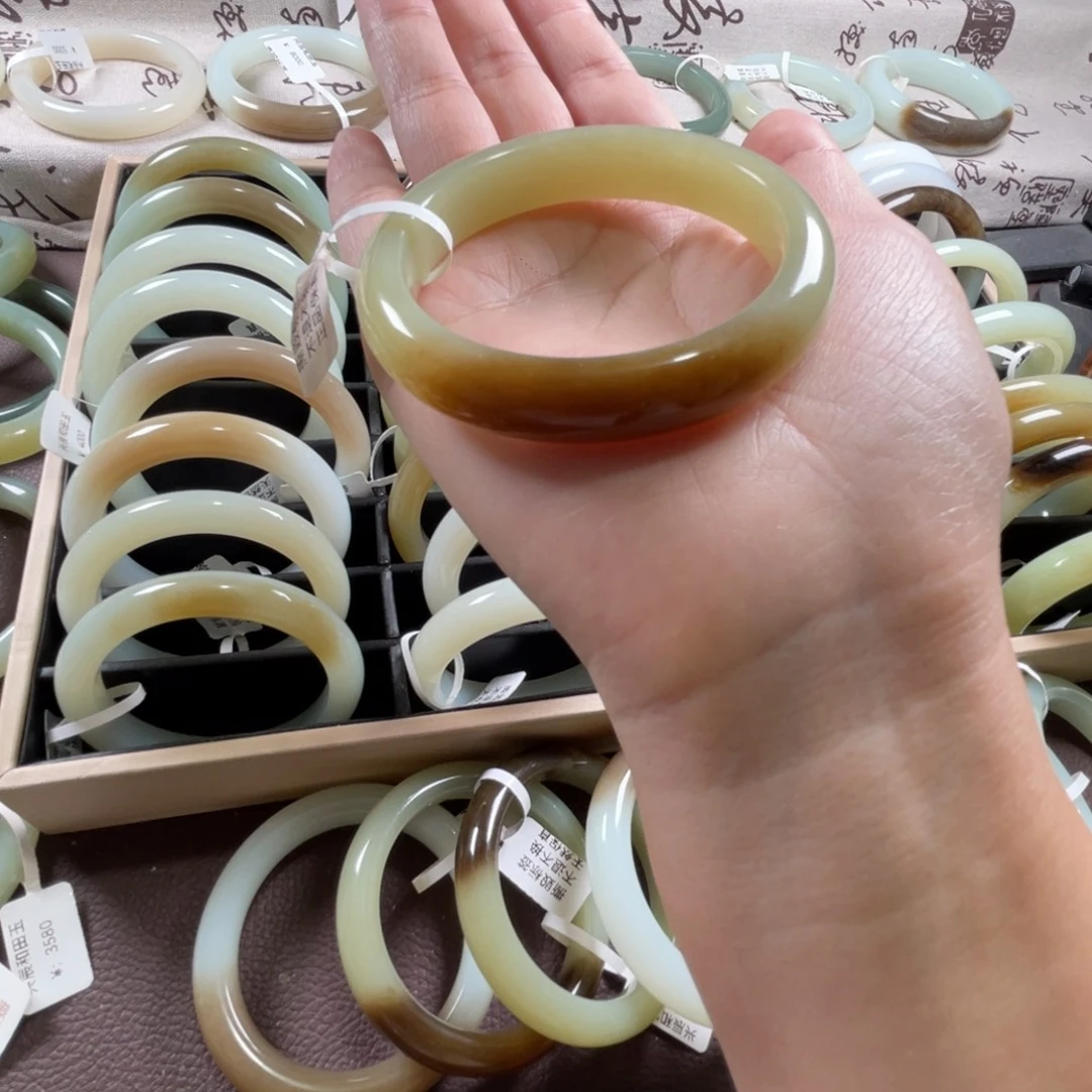 和田玉未镶嵌手镯