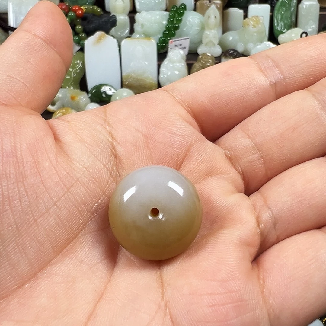 小****和田玉未镶嵌颈饰