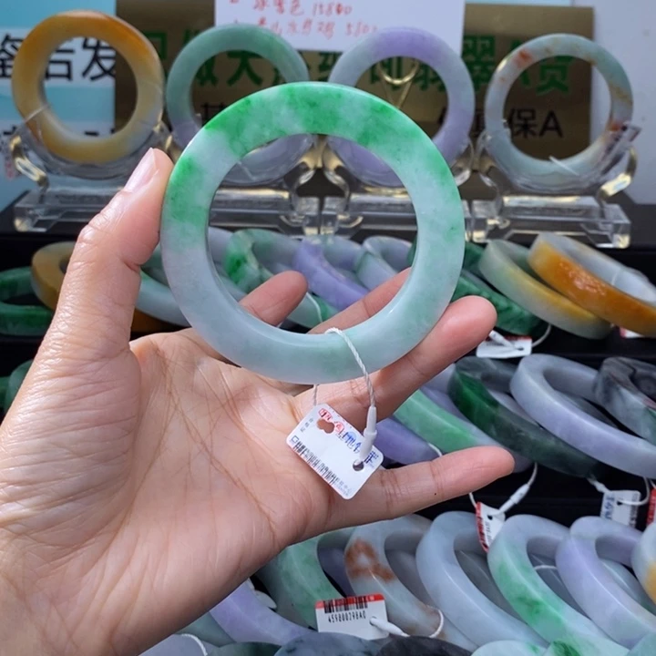 未镶嵌手镯定制翡翠