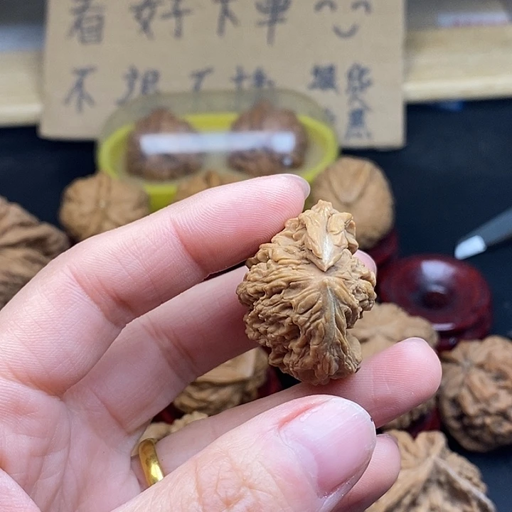 知***足文玩核桃吊坠瑕疵单只不退不换