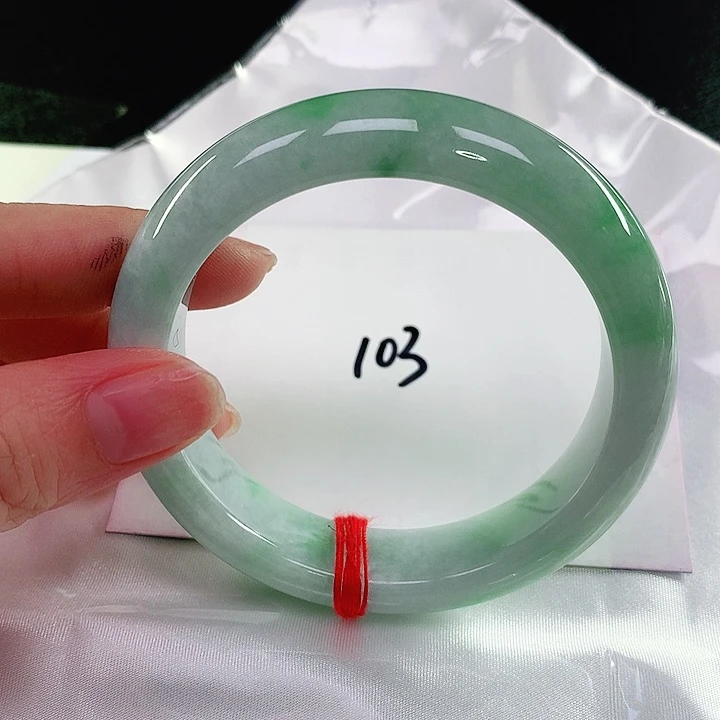 翡翠手镯未镶嵌翡翠手镯未镶嵌