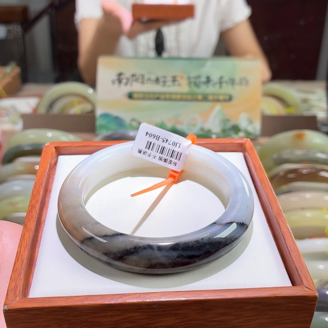 未镶嵌手镯和田玉25. 57